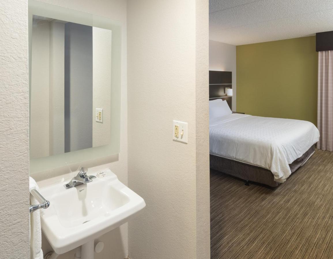Holiday Inn Express Rochester - Greece By Ihg Exterior foto