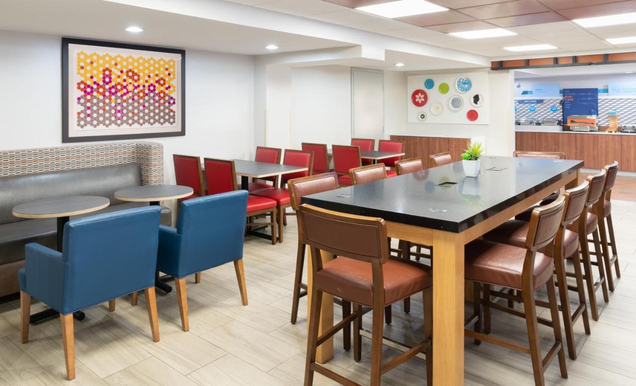 Holiday Inn Express Rochester - Greece By Ihg Exterior foto