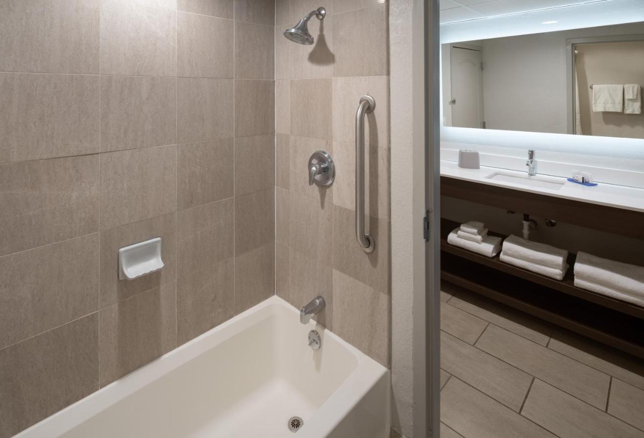 Holiday Inn Express Rochester - Greece By Ihg Exterior foto